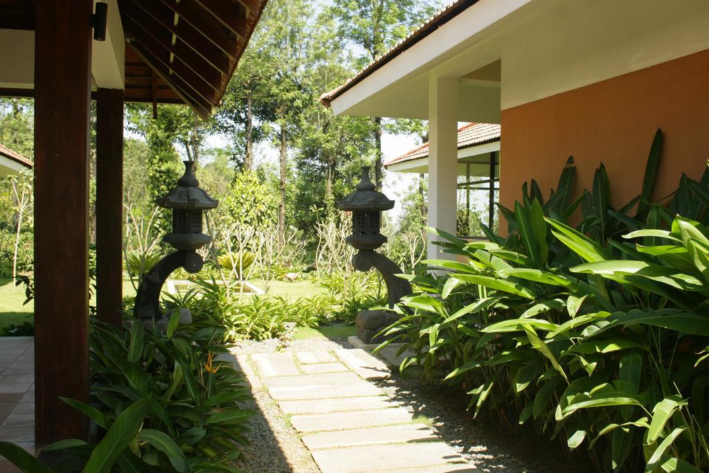 The Windflower Resort & Spa, Vythiri Wayanad Bagian luar foto